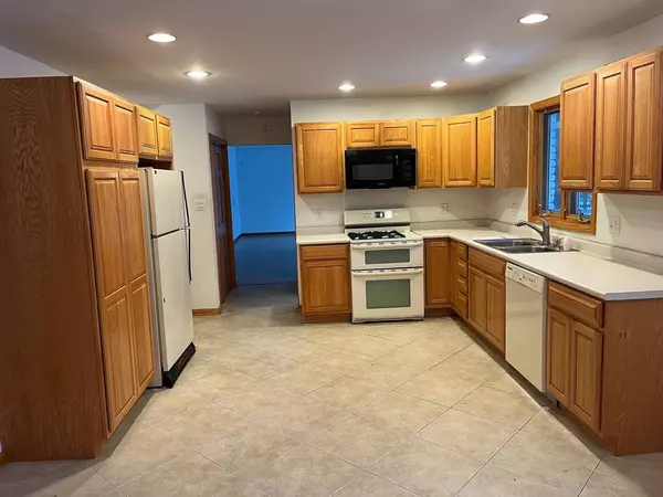 7723 W 157th ST, Orland Park, IL 60462