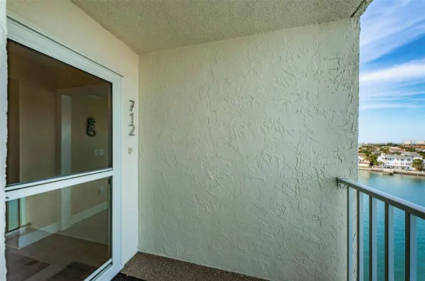 6060 SHORE BLVD S #712, Gulfport, FL 33707