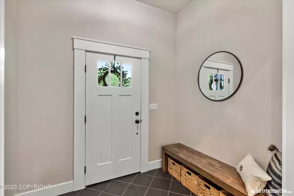 10677 E Mystical View CIR, Palmer, AK 99645