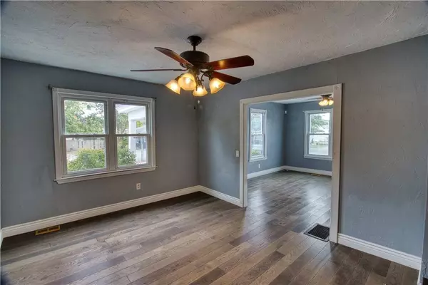 137 Earl AVE, East Providence, RI 02915