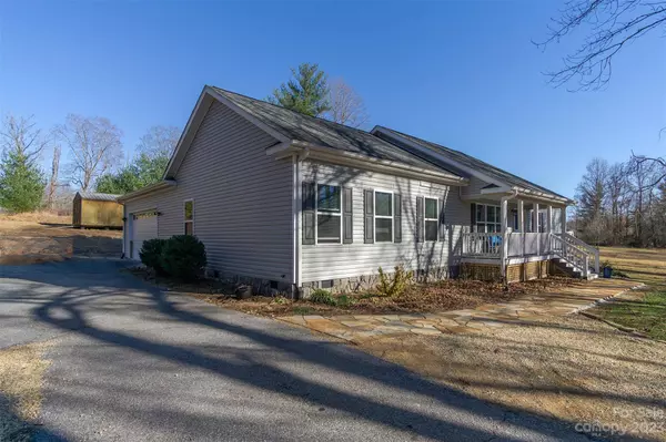 224 Appaloosa DR, Mills River, NC 28759