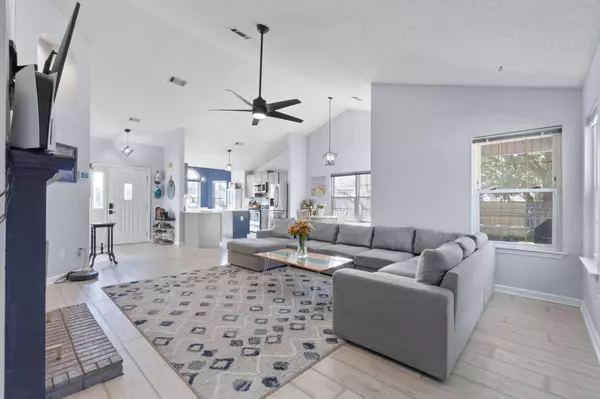 2265 Kerra Lane, Navarre, FL 32566