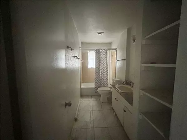 1517 Galveston Street, Grand Prairie, TX 75051