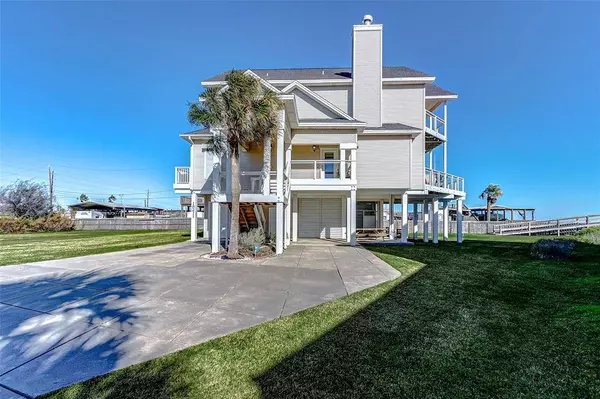 18211 E De Vaca Ln, Galveston, TX 77554