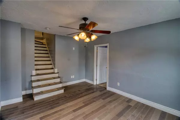 137 Earl AVE, East Providence, RI 02915