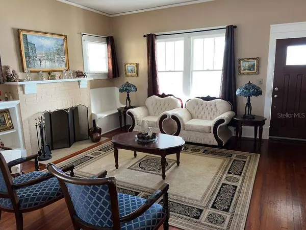 100 PENINSULAR AVE, Haines City, FL 33844