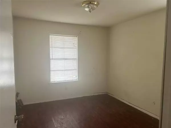 1517 Galveston Street, Grand Prairie, TX 75051