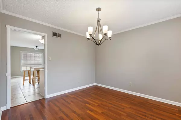 145 E LAWNWOOD DR, Collierville, TN 38017