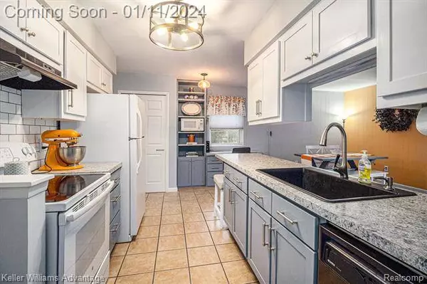 407 Winchester Street, South Lyon, MI 48178