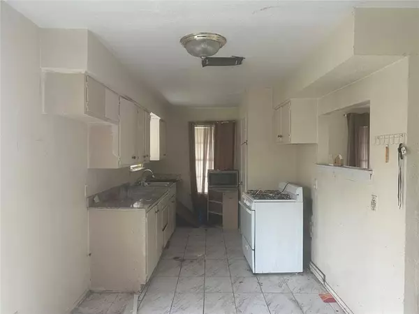 1517 Galveston Street, Grand Prairie, TX 75051