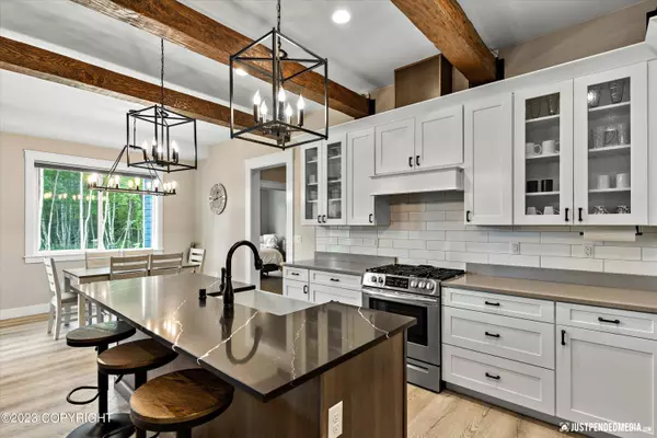 10677 E Mystical View CIR, Palmer, AK 99645