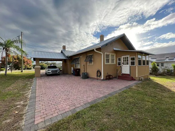 100 PENINSULAR AVE, Haines City, FL 33844