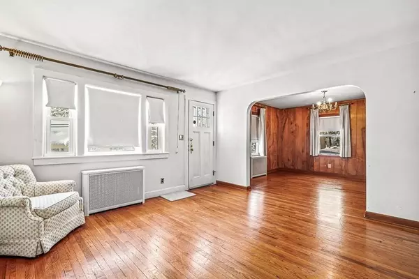 123 Bouchard Ave, Dracut, MA 01826