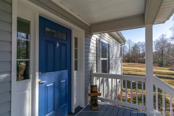 224 Appaloosa DR, Mills River, NC 28759