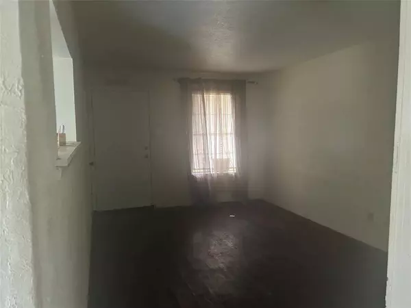 1517 Galveston Street, Grand Prairie, TX 75051