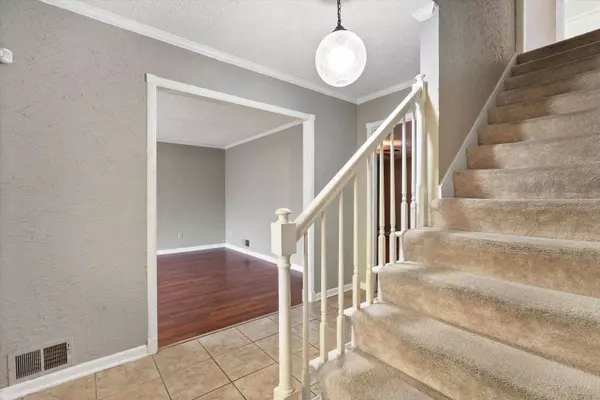 145 E LAWNWOOD DR, Collierville, TN 38017