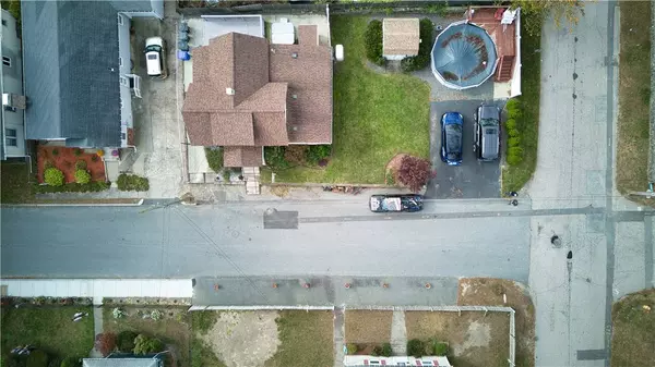 137 Earl AVE, East Providence, RI 02915