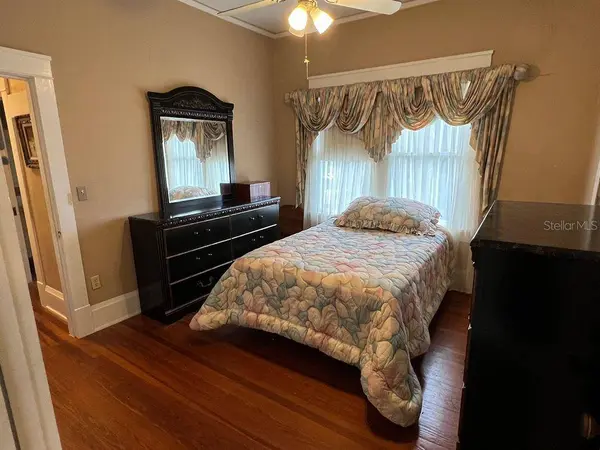 100 PENINSULAR AVE, Haines City, FL 33844