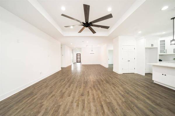 23003 Lake Crest DR, Huffman, TX 77336