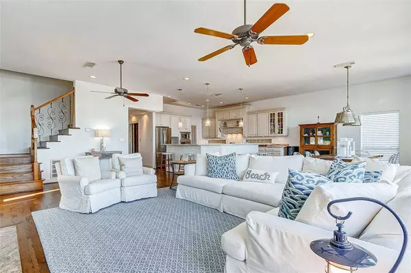 18211 E De Vaca Ln, Galveston, TX 77554