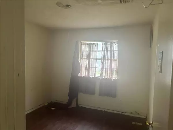 1517 Galveston Street, Grand Prairie, TX 75051