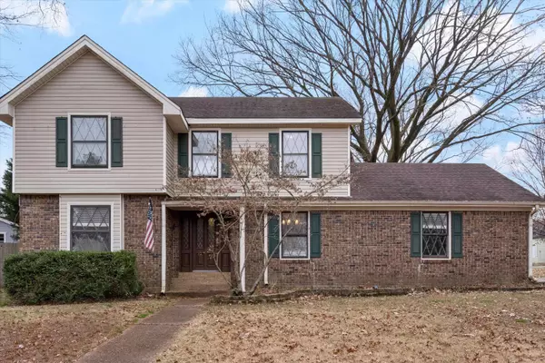 145 E LAWNWOOD DR, Collierville, TN 38017