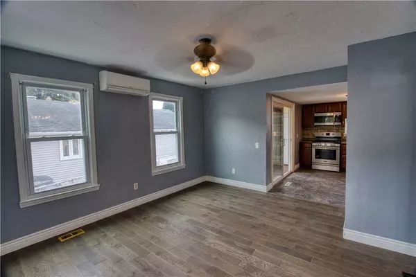 137 Earl AVE, East Providence, RI 02915