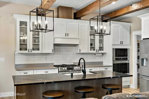 10677 E Mystical View CIR, Palmer, AK 99645