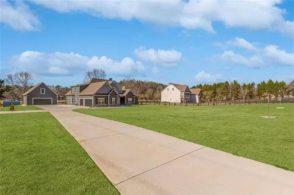 1401 Redwine RD, Fayetteville, GA 30215