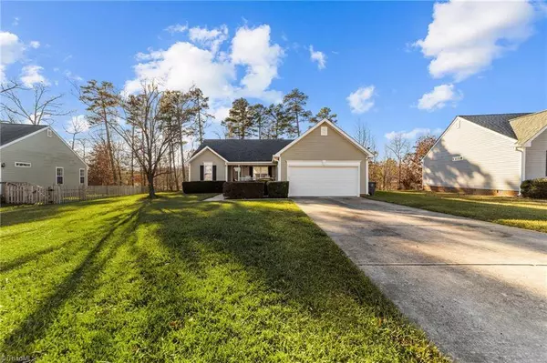 3008 Butterwood DR, Jamestown, NC 27282