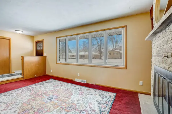 160 W Macarthur Street, Sun Prairie, WI 53590