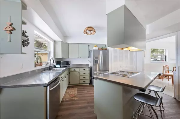 2503 LANCER DR, Tampa, FL 33618