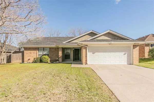 825 Bristol Avenue, Saginaw, TX 76179