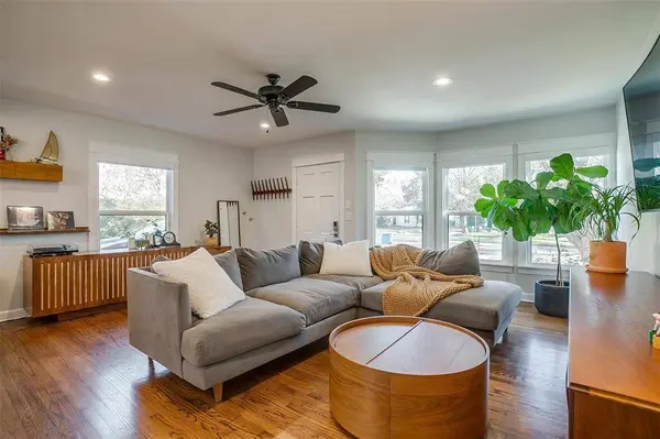 3000 Edgehill Road, Fort Worth, TX 76116