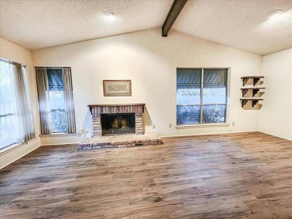 1610 Grandview Drive, Arlington, TX 76012