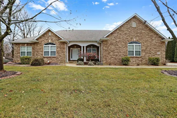 9 Timberwood DR, Maryville, IL 62062