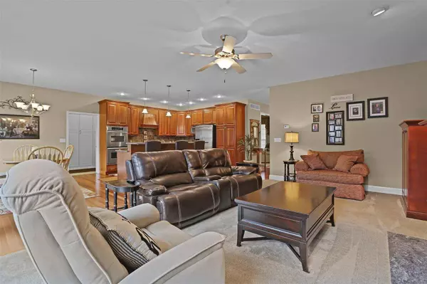 9 Timberwood DR, Maryville, IL 62062