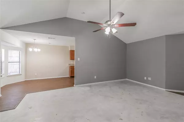 825 Bristol Avenue, Saginaw, TX 76179