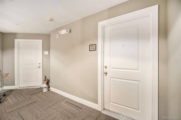 9019 E Panorama CIR #D-304, Englewood, CO 80112
