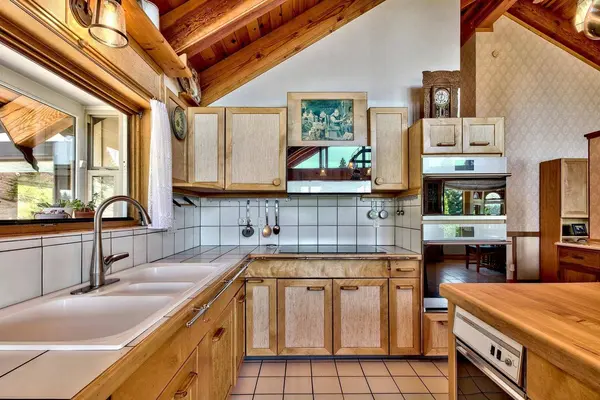 13308 Skislope Way, Truckee, CA 96161