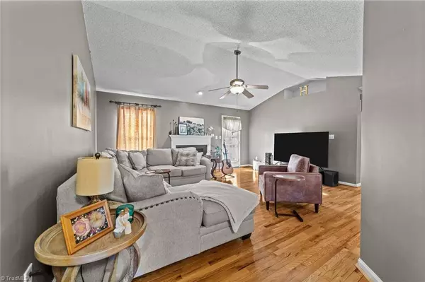 3008 Butterwood DR, Jamestown, NC 27282