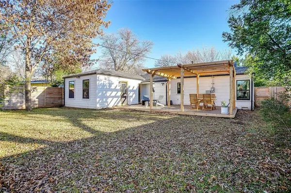 3000 Edgehill Road, Fort Worth, TX 76116