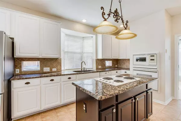 2816 Meadow Glen Drive, Flower Mound, TX 75022