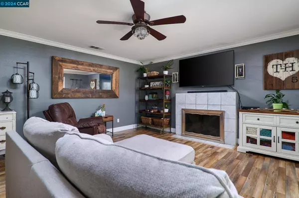 1863 Scott Rd, Concord, CA 94519