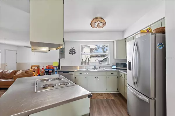 2503 LANCER DR, Tampa, FL 33618