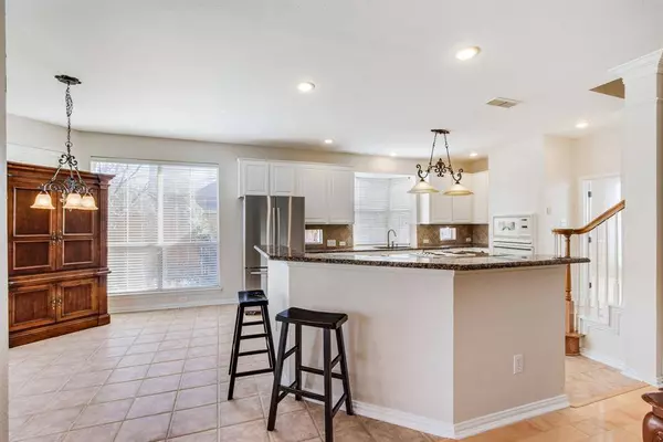 2816 Meadow Glen Drive, Flower Mound, TX 75022