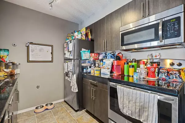 2715 12 AVE SE #312, Calgary, AB T2A 4X8