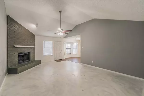 825 Bristol Avenue, Saginaw, TX 76179