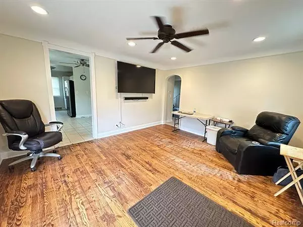 21184 Nummer Street, Warren, MI 48089