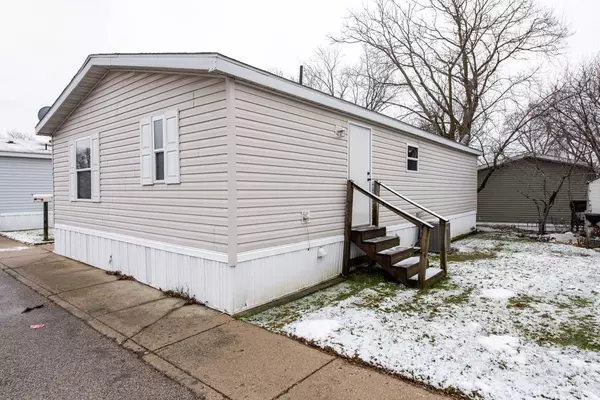 517 Main Street, Park City, IL 60085